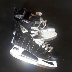 CCM Intruder Ice SKATES